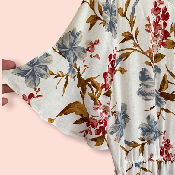 VINCE CAMUTO Floral Print Short Flutter Sleeve Faux Wrap Dress Size Small - Picture 4 of 6